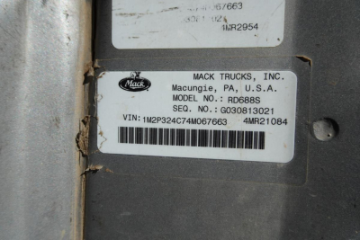 Mack RD688S truck VIN label with model RD688S and barcode, stock number 0911262, Mack Trucks, Inc. label, Macungie, PA U.S.A.