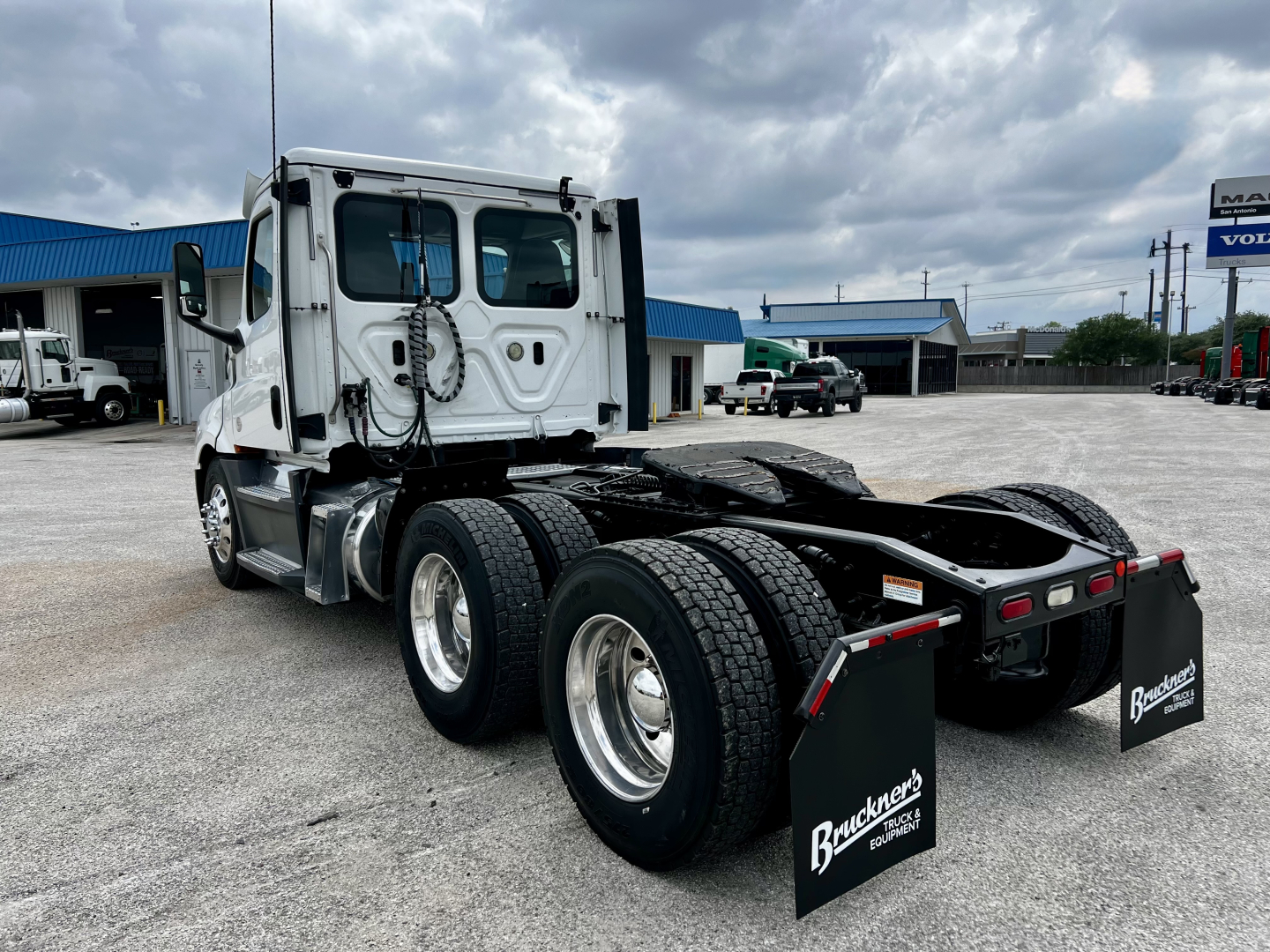 Truck rear/side view showing 2020 Freightliner Cascadia 126 chassis with dual rear axles, fifth-wheel area, white cab, stock number B3288P, VIN 1FUJHLDR7LLKY6626.