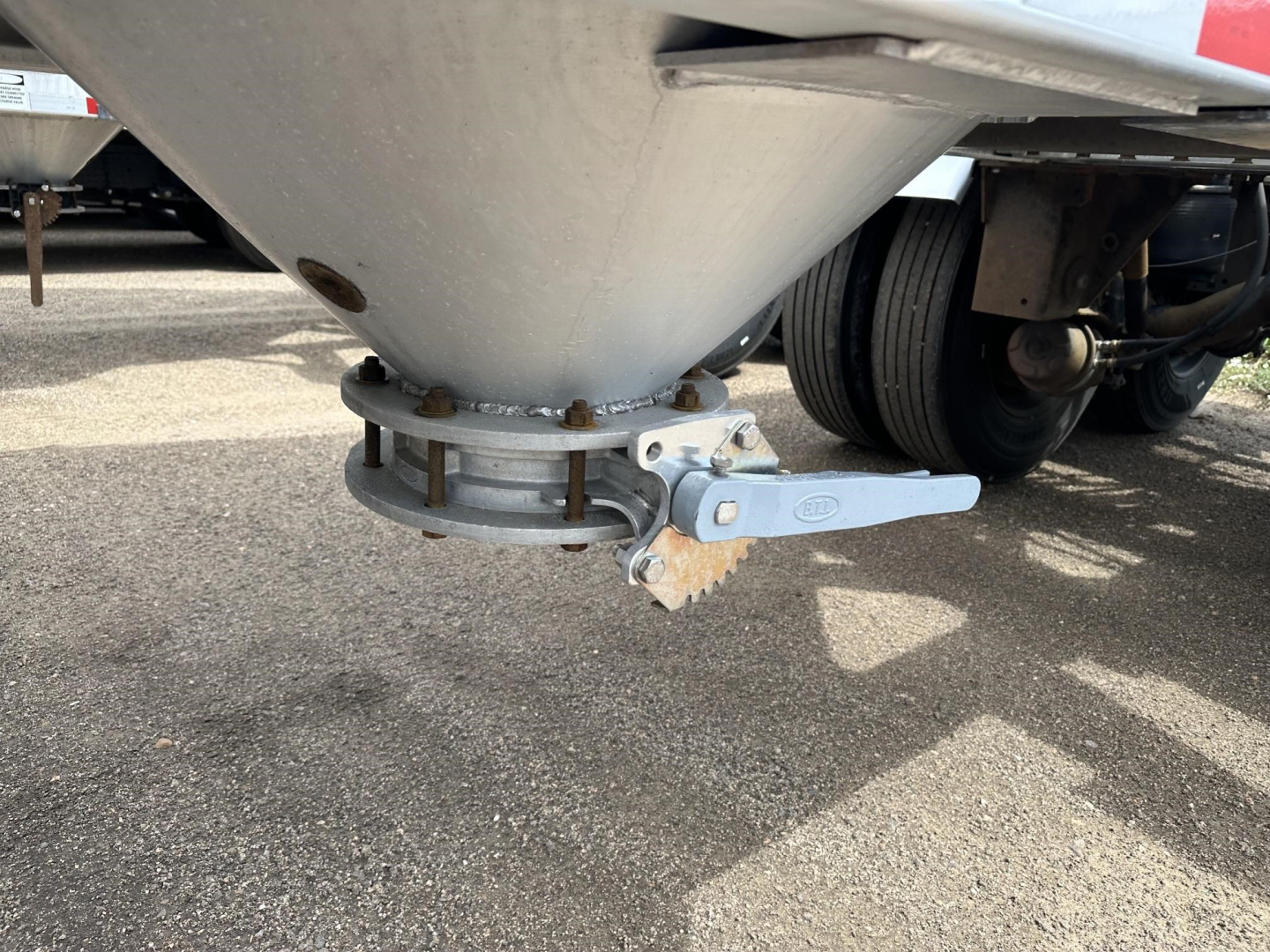 Trailer tongue with connection flange and air line hitch showing underside of Polar gravity drop pneumatic trailer