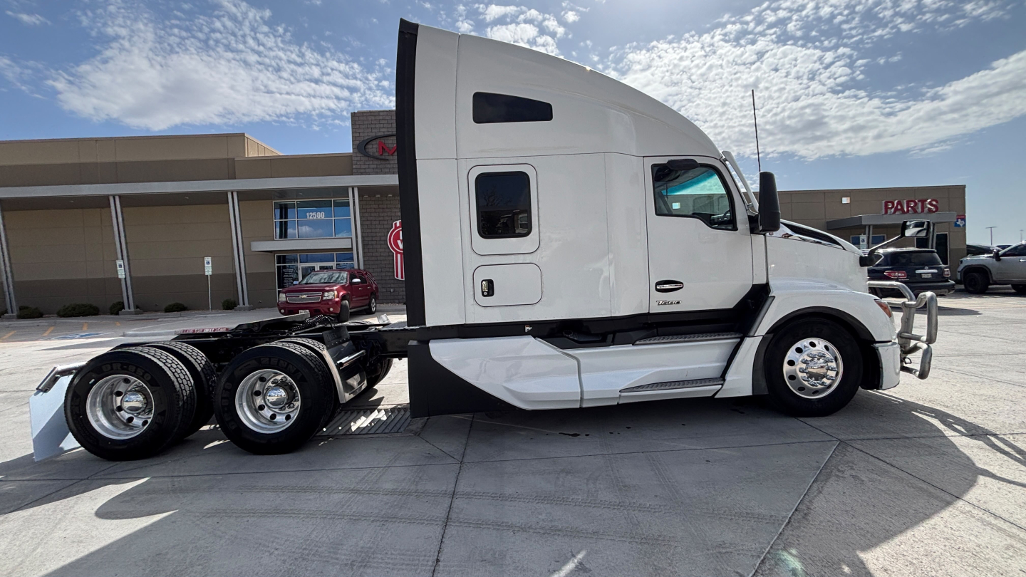 Kenworth T680 tractor side view showing third-wheel chassis and sleeper cab with windows and doors, front bumper, and dual rear axles.