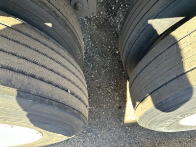 Trailer tires seen from above showing dual rear axle tires on a 2017 Hyundai air ride roll door dry van.