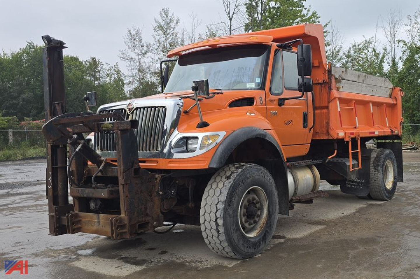 Orange 2007 International WorkStar 7600 dump truck with front-mounted snow plow attachment and dump bed visible