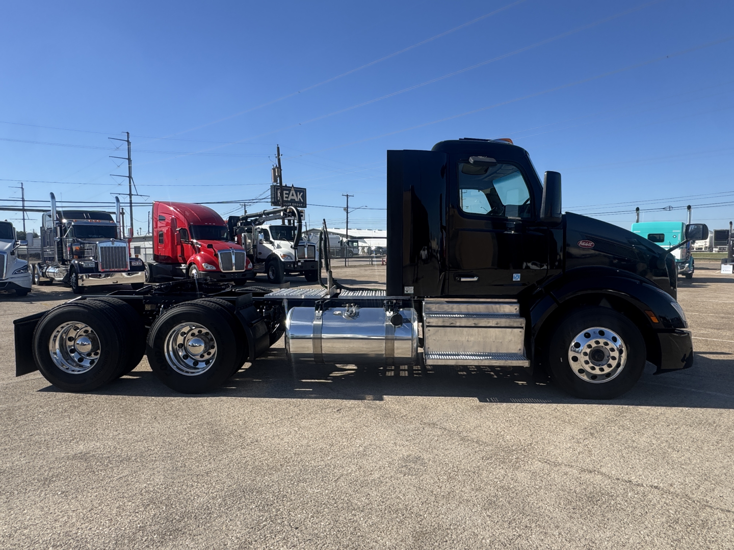 Peterbilt 579 truck side view showing chrome fuel tanks and wheels