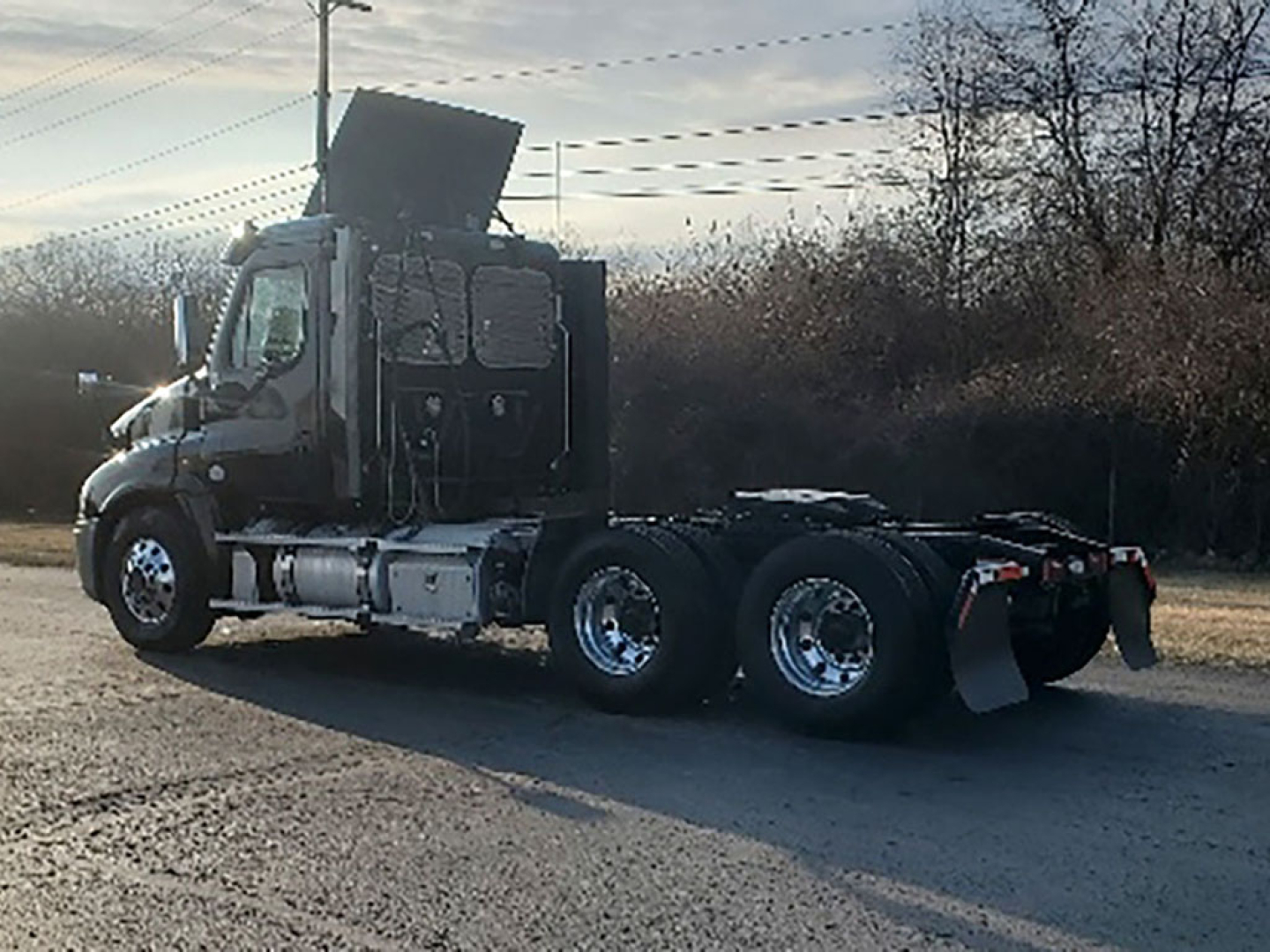 Freightliner Cascadia125 tractor shown in a side profile with sleeper cab and dual rear axles, empty trailer hitch, exterior details visible.
