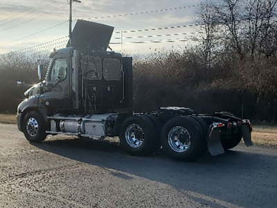 Freightliner Cascadia125 tractor shown in a side profile with sleeper cab and dual rear axles, empty trailer hitch, exterior details visible.