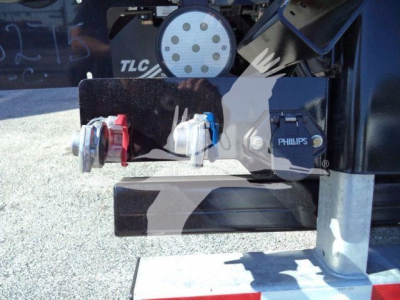 Kenworth T880 rollback truck setup showing fuel and fluid connection panel with two ports (red and blue) and Phillips component label.