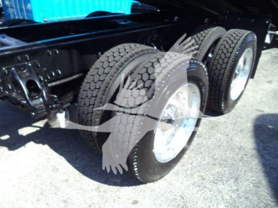 Kenworth T880 rear dual-axle wheels and chassis view