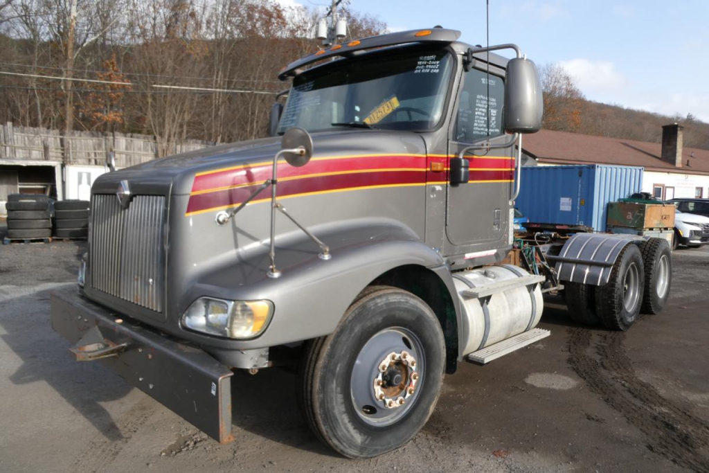 International 9400 daycab truck in-service showing exterior with front grille, dual fuel tanks, and 10-wheel configuration.
