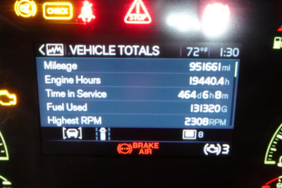 Vehicle totals display from Volvo VNR64T300 dashboard showing Mileage 95166 mi, Engine Hours 19440.4 h, Time in Service 464d6h8m, Fuel Used 131320 gal, Highest RPM 2308 RPM.