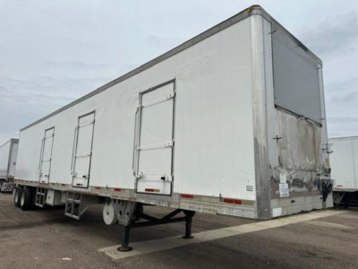 Trailer side view of a 2005 utility refrigerated trailer with multiple doors and a raised nose; stock number U90860, VIN 1UYVS24865M567309.