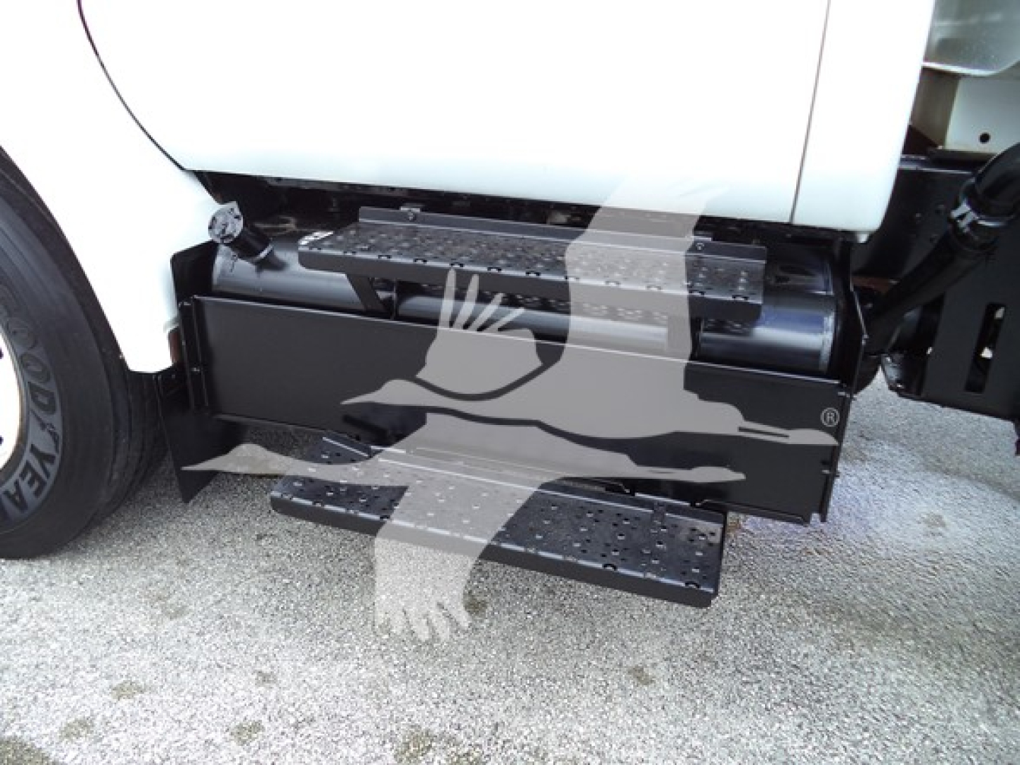 Truck side view showing black side steps and fuel tank under cab on a 2017 Ford F650, with VIN 1FDNF6AYXHDB01946 and stock number T01946.