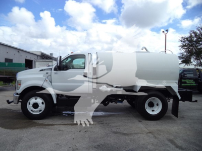 Ford F650 truck side view showing water tank body and dual rear wheels, VIN 1FDNF6AYXHDB01946, stock T01946, used condition.