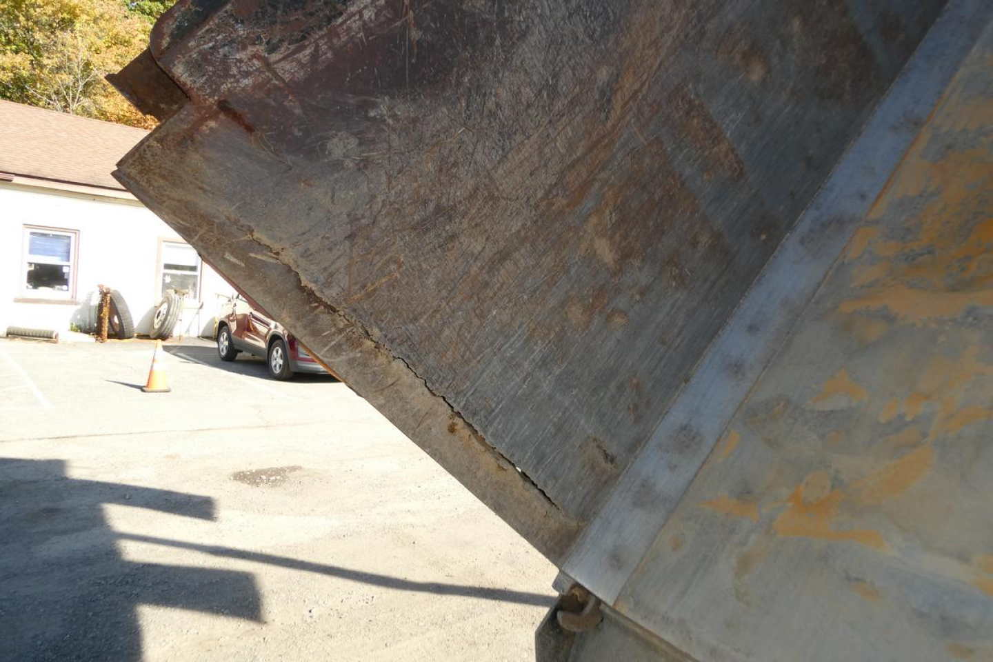 Dump truck bed of a 2001 Mack RD688S showing a rust-streaked metal surface and hydraulic hinge