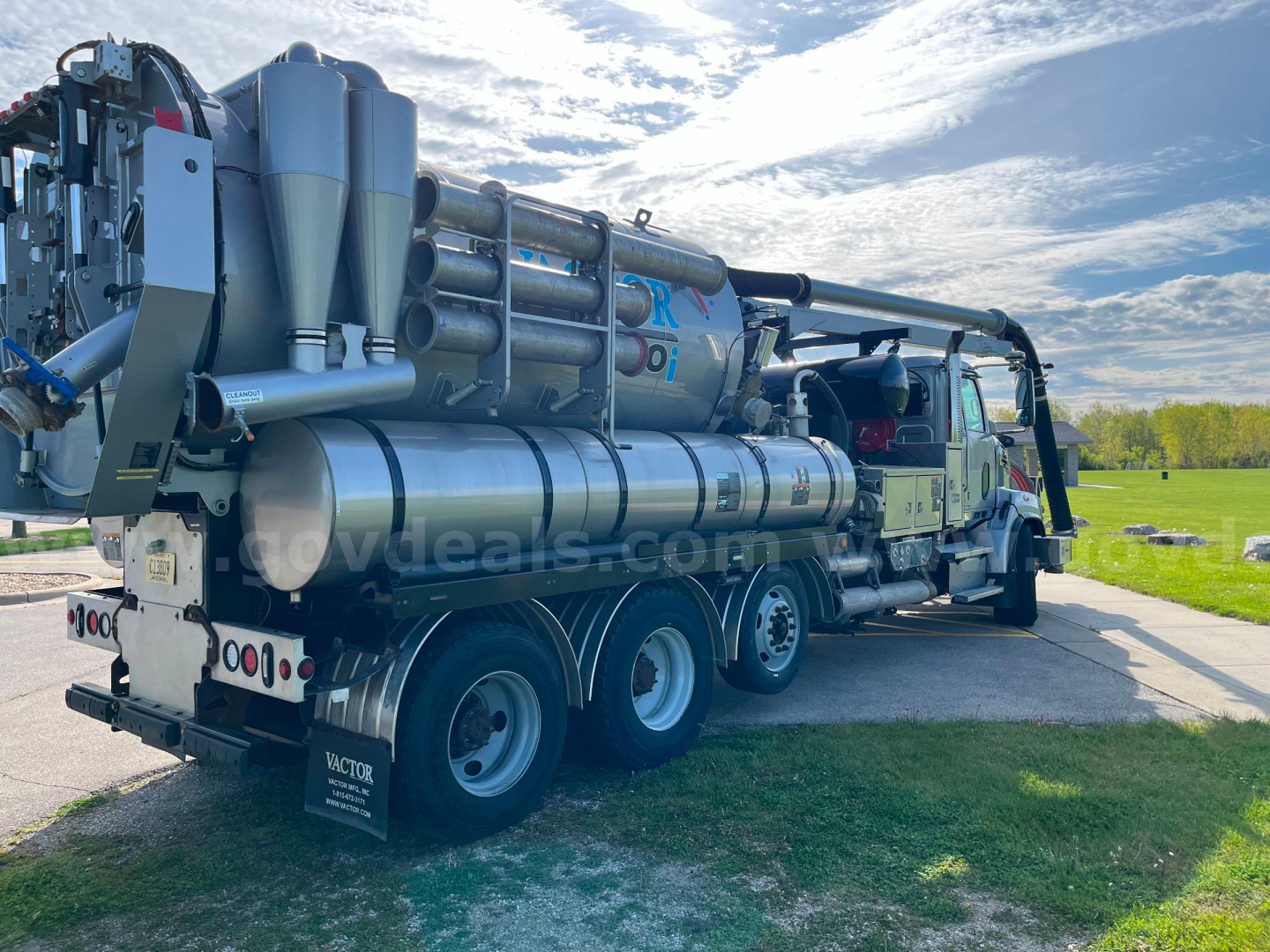 Western Star Vactor 2100PD sewer jet/vac truck side view showing multiple large vacuum tanks and hoses mounted on a long dual-axle chassis.