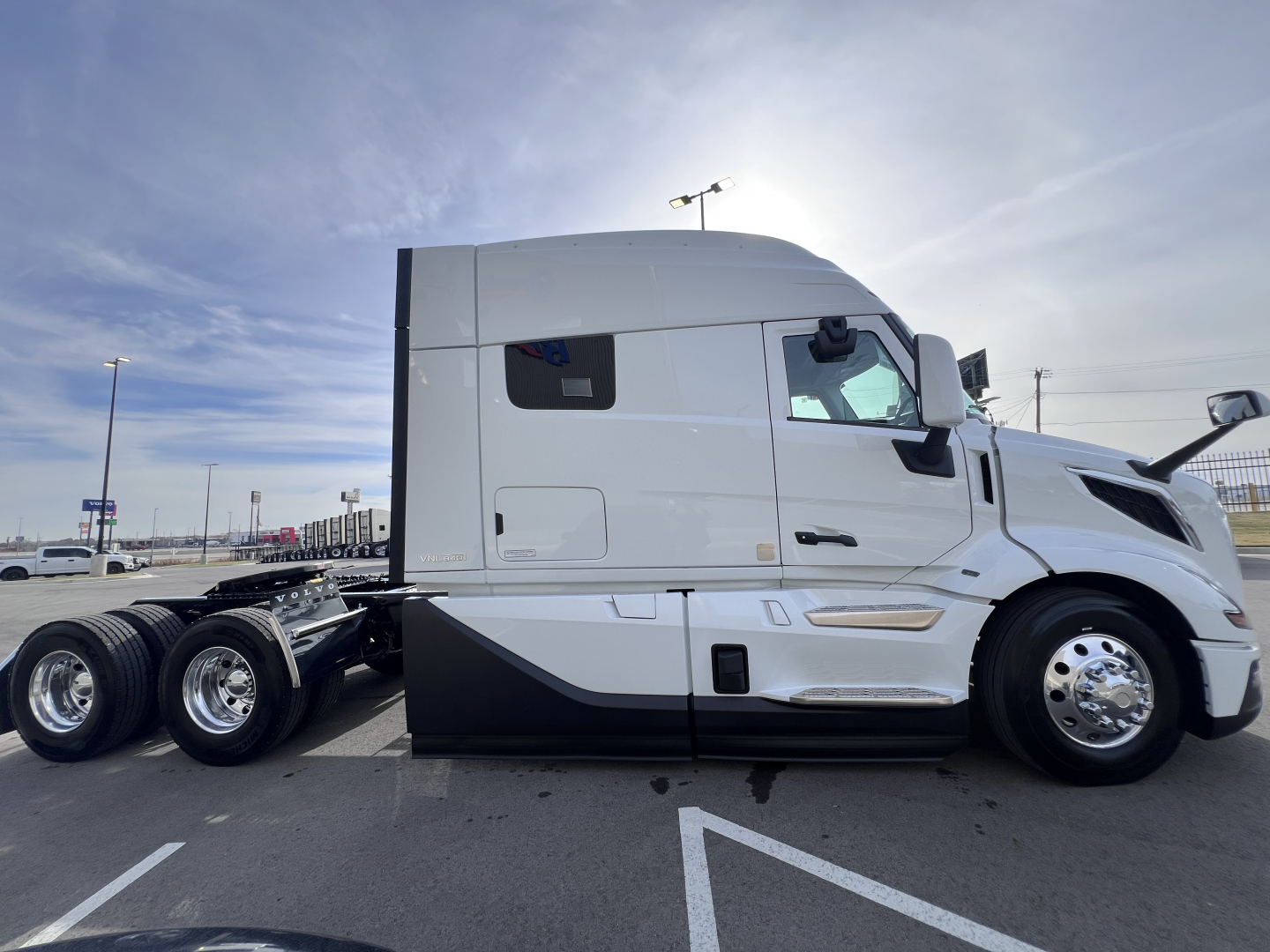 Volvo VNL64T840 sleeper cab tractor profile showing side text and wheel configuration.