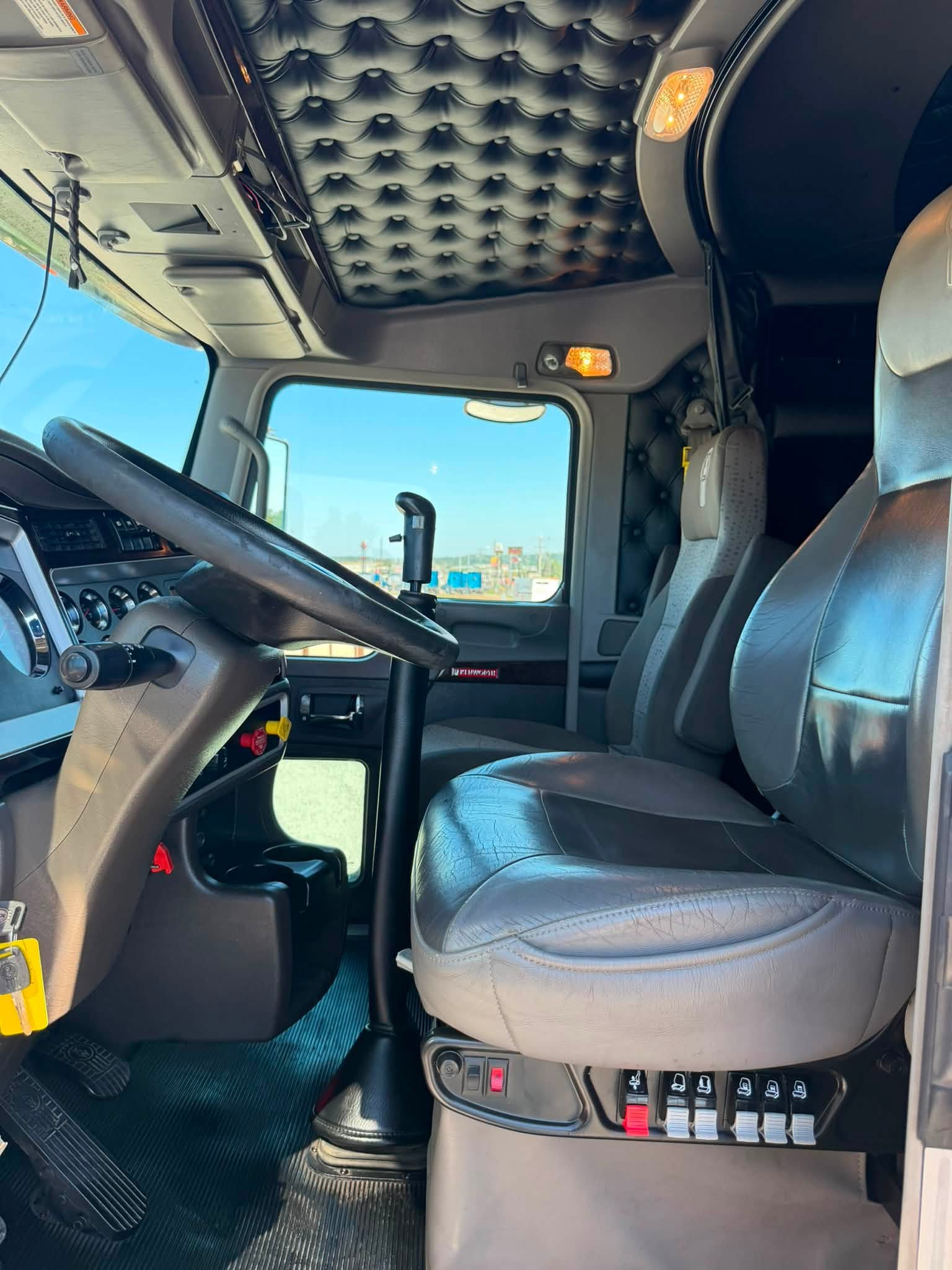 2023 Kenworth T800W