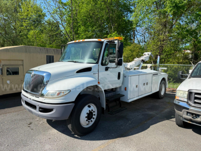 Tow truck: 2009 International 4400 with a mounted wrecker/tow arm, white body, cab front, side steps, multiple tool compartments, VIN 1HTMKAAN29H081371 on listing, stock 1630-448.