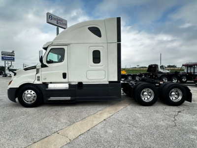 Freightliner Cascadia 126 sleeper cab side view showing tractor tractor with white cab and black lower panels, 6-wheeled rear, no trailer.