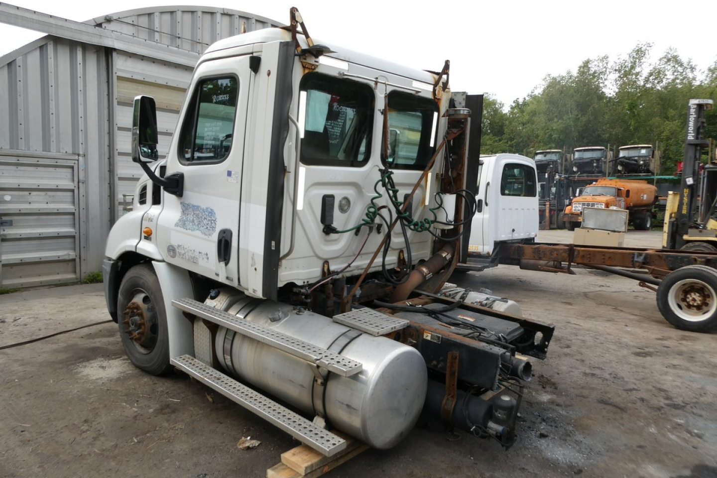 2012 Freightliner Cascadia 113 daycab truck chassis shown from side/rear with fuel tank, exhaust, and cab; VIN 1FUBGADV5CSBD2154 visible.