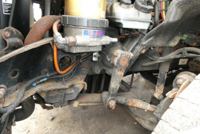  Freightliner Cascadia 113 front suspension view with hydraulic lines and air brake components visible.