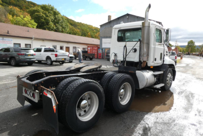 Truck axle view showing rear double wheels and fifth-wheel frame on a used 2004 Mack CX Vision CX613 daycab.