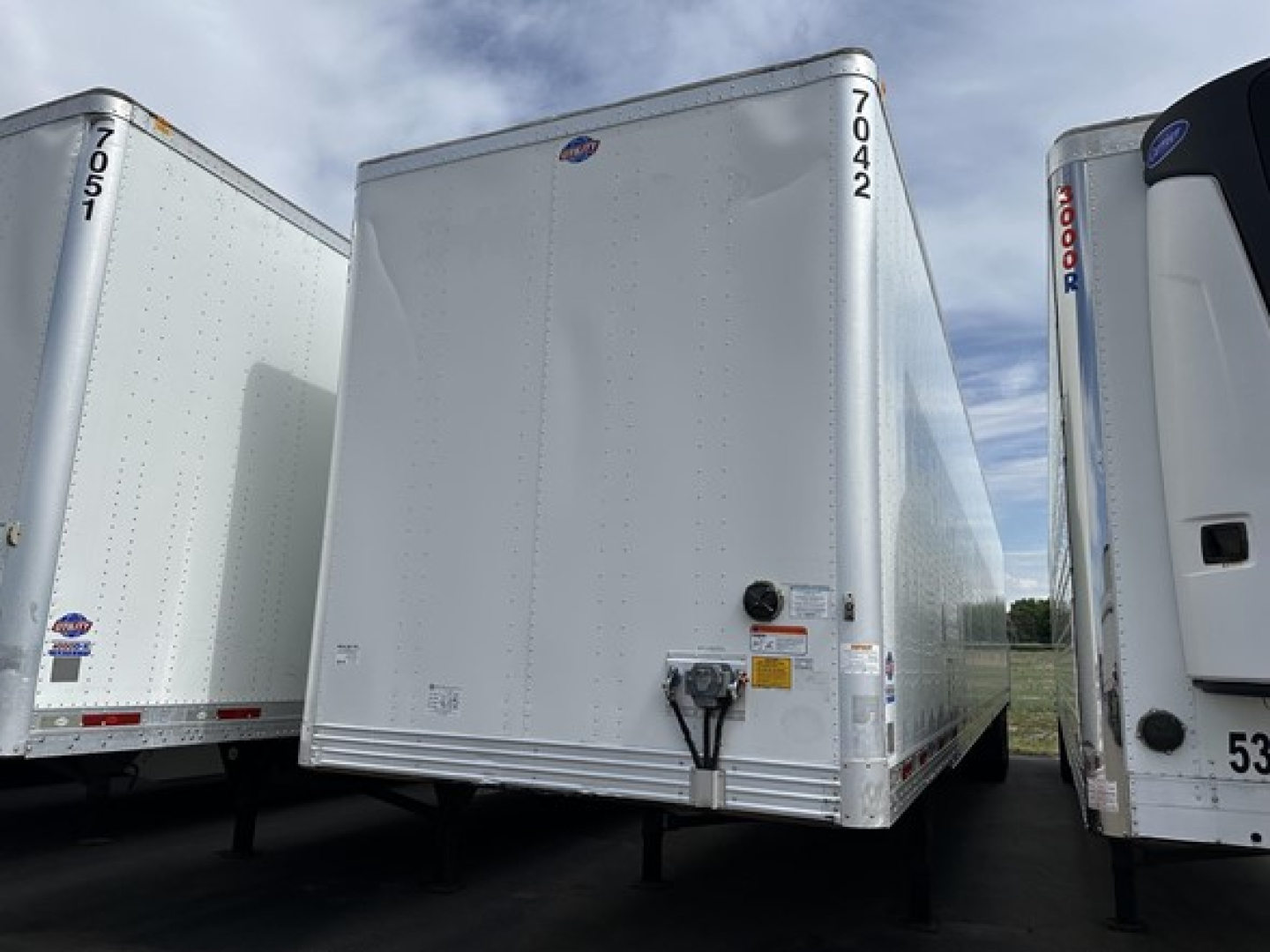 Trailer box of a 2017 Utility 4000D-X dry freight trailer front view showing license plate and hitch area.