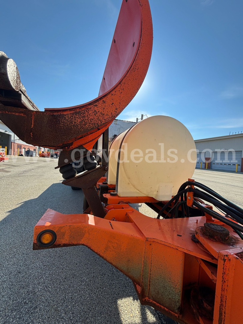 Mack GU Granite plow truck component showing hydraulic hoses and white circular reservoir cap.