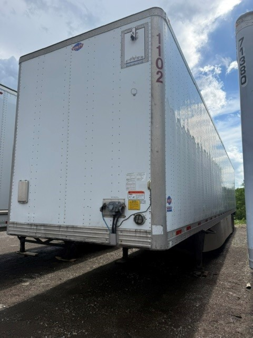 Utility 4000DX trailer rear view showing side door and taillight area with VIN 1UYVS2537GP531519