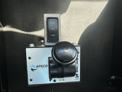 Kenworth T880 console with APSCO control panel and throttle lever