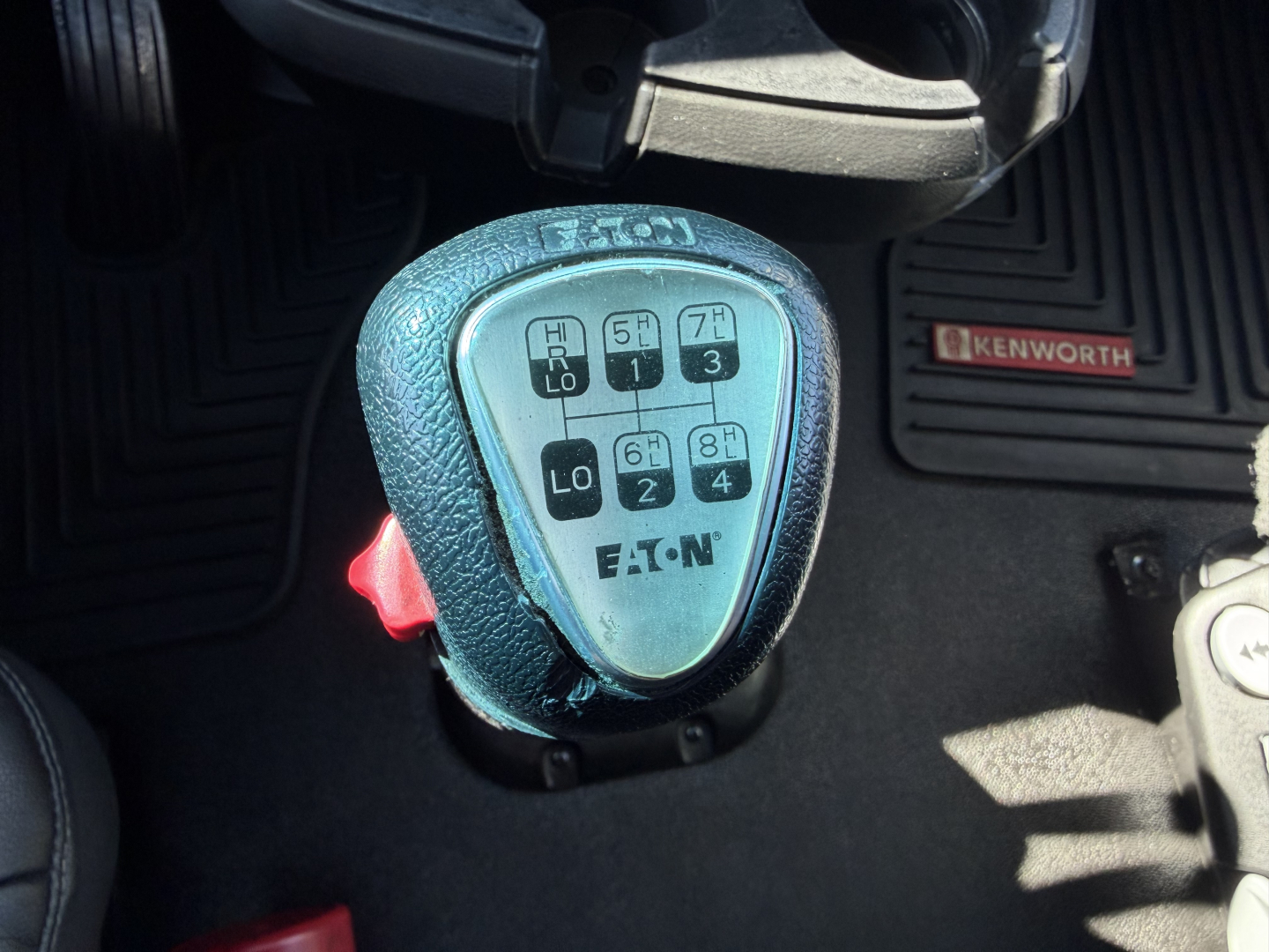 Kenworth T680 gear selector with shift pattern and E-T-N on the knob, visible ‘KENWORTH’ logo nearby.