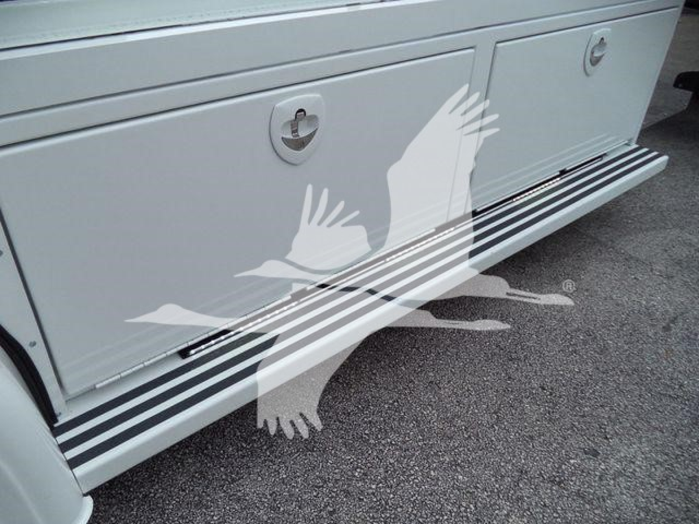 Kenworth T280 rollback truck side step with white paint and black striping, lower side panel view