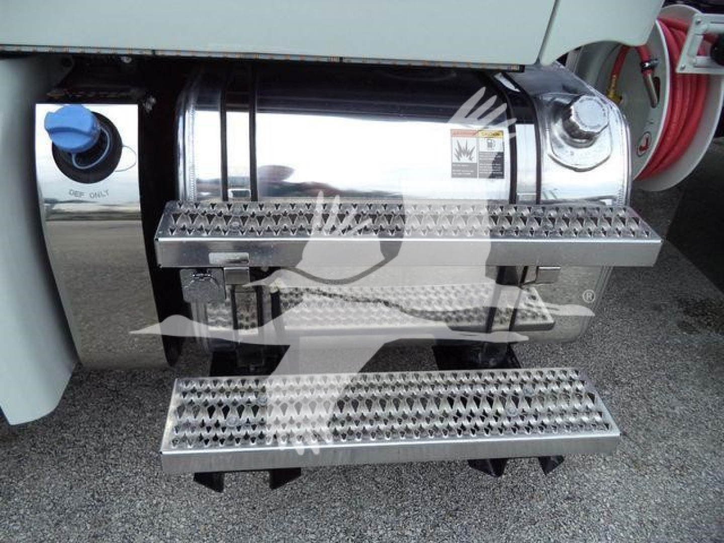 Kenworth T280 truck side steps and fuel fill area showing chrome fuel tank and metallic step boxes.