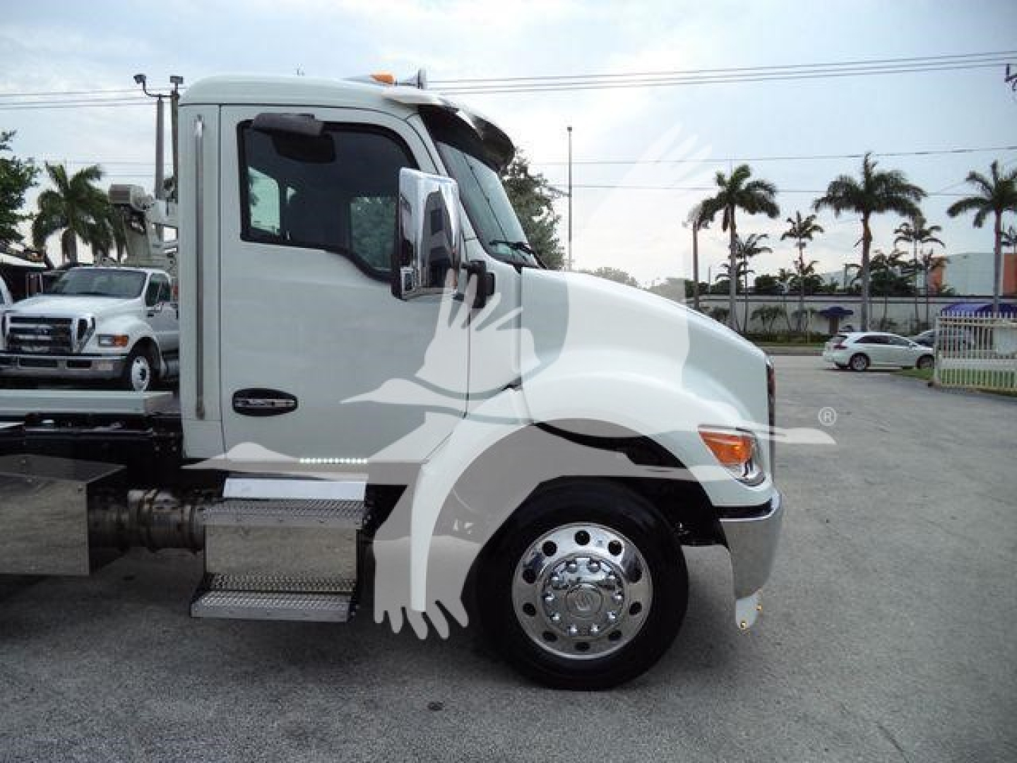 Kenworth T280 side view cab with white exterior, chrome mirrors, and steps; stock number KW1STEPSIDEWHT listed.