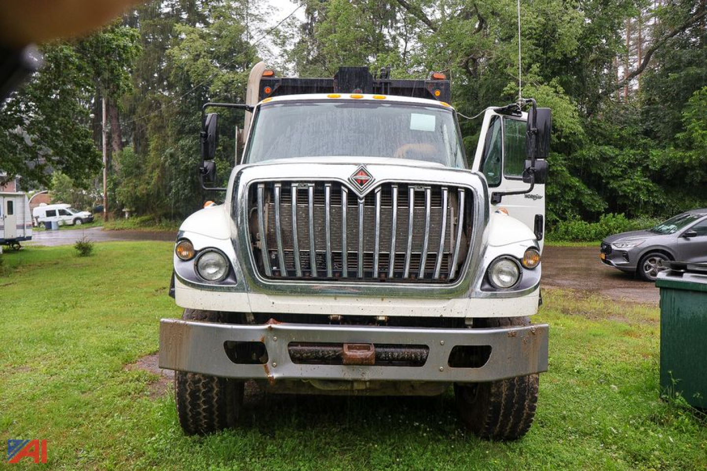 International WorkStar 7600 Pak-Mor 30 Yard Packer truck front view showing grille, bumper, and headlights.