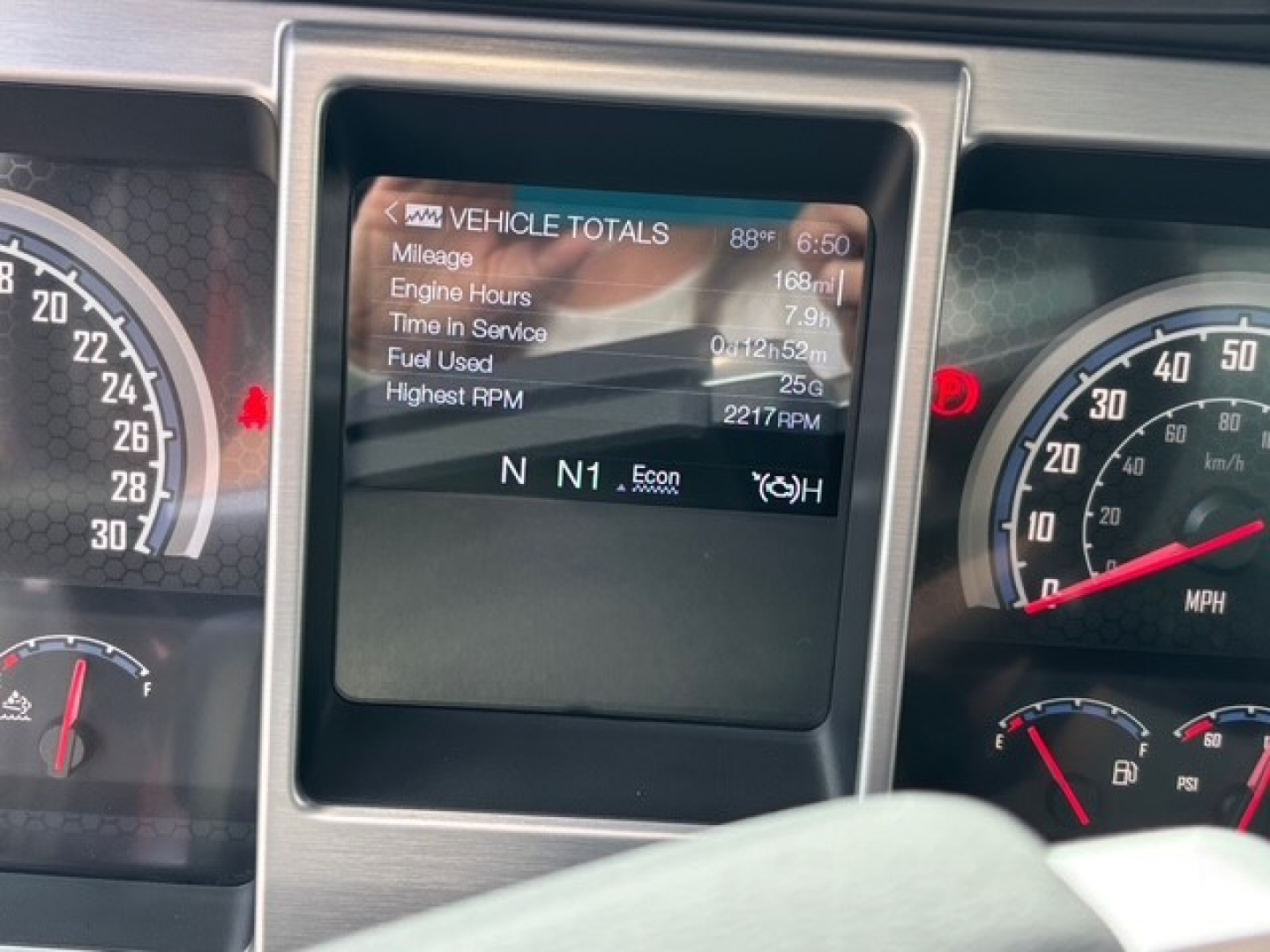 Dashboard display showing Vehicle Totals with mileage 168 mi, engine hours 138 h, time in service 0d 0h, fuel used 0, highest RPM 2217, N and D indicators, and an orange warning indicator to left.