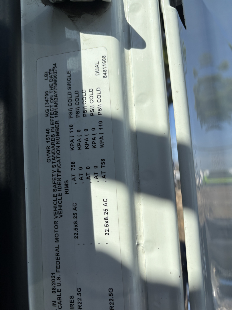 Label on Mack AN42T showing vehicle specifications including GVWR, axle ratings, and cold start data with vertical orientation.