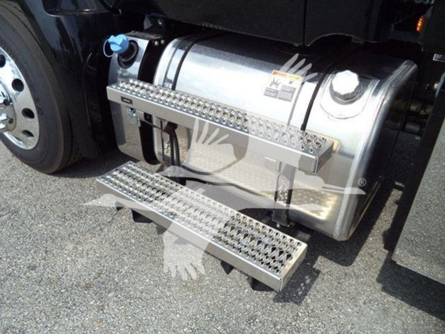 Kenworth T280 fuel tank with chrome running boards/steps attached and side view of fuel tank and cab strap.