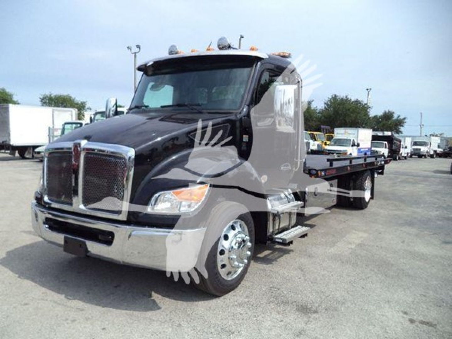 Kenworth T280 rollback truck front view showing black cab with chrome grille and flatbed, VIN 2NK3HM6XXSM140823 visible on listing.