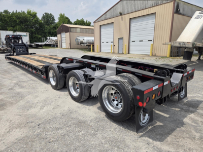 Trailer showing Fontaine 60Hd MX lowboy flatbed with triple axle configuration and rear deck, stock number V35A7290, VIN 13NE58306V35A7290.