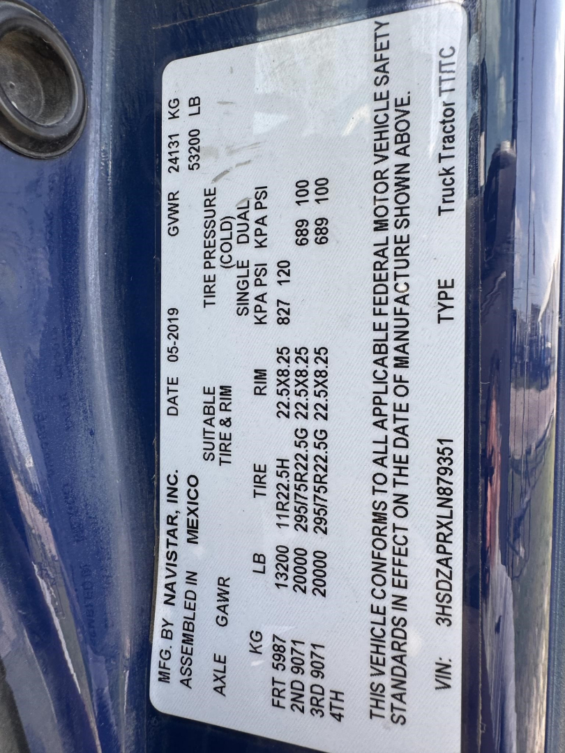 Vehicle plate with tire and weight labeling: GVWR 24,319 KG / 53,200 LB; various tire sizes and pressures; axle weights; VIN 3HSDZAPRXLN879351; manufacturer Navistar Inc; date 05-2019; Mexico assembly