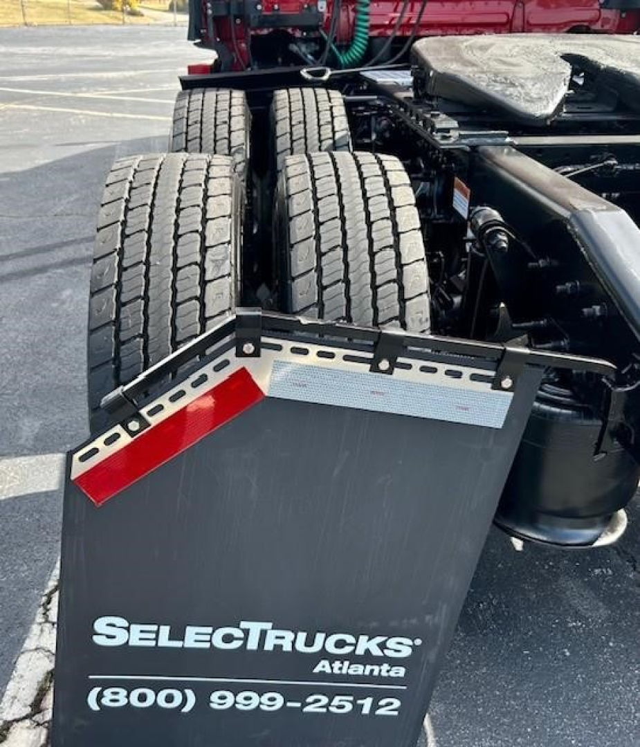 Freightliner Cascadia 126 rear view showing tandem axle pair with mud flaps and SelectTrucks Atlanta branding.