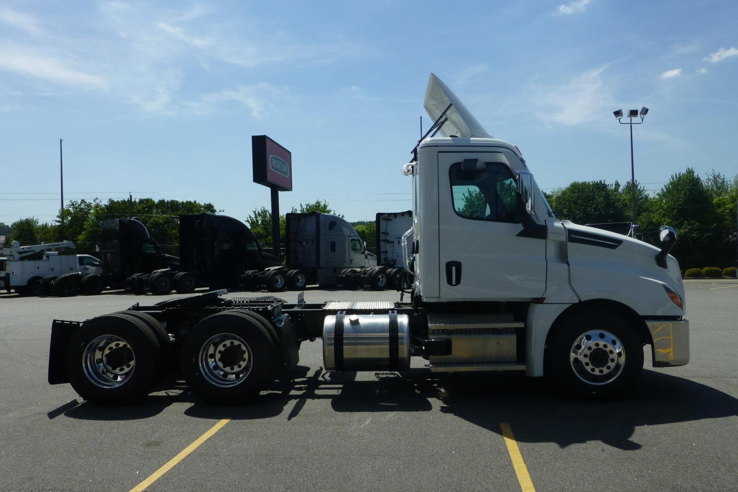 Freightliner Cascadia 126 day cab truck side profile showing chassis, wheels, and cab; no trailer attached.