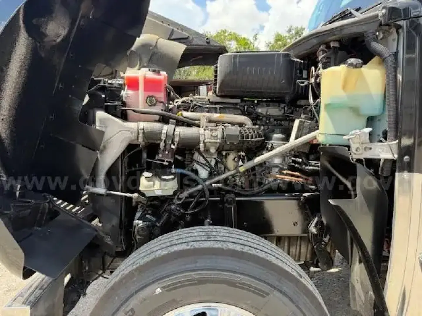 2015 FREIGHTLINER CORONADO 
DD15 14.9L