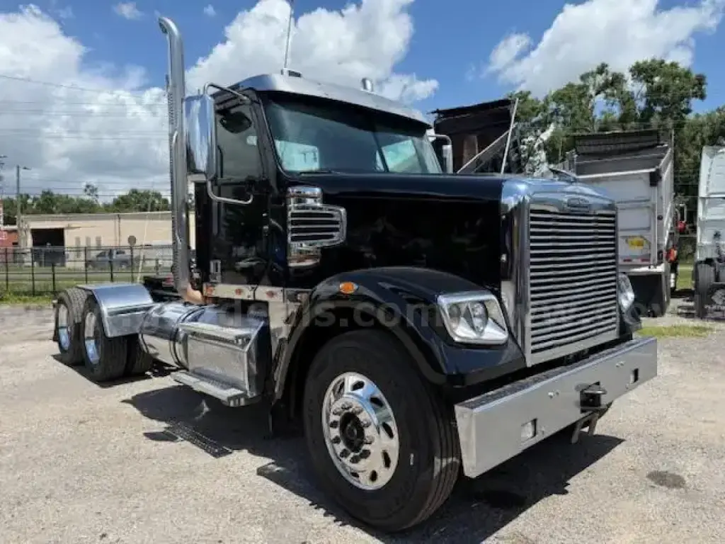 2015 Freightliner CORONADO
DD15 ENGINE WITH EATON FULLER 10 SPEED TRANSMISSION
