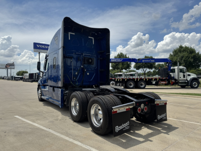 Freightliner Cascadia 126 tractor tractor rear view showing dual rear axles and fifth wheel with Bateman mud flaps.