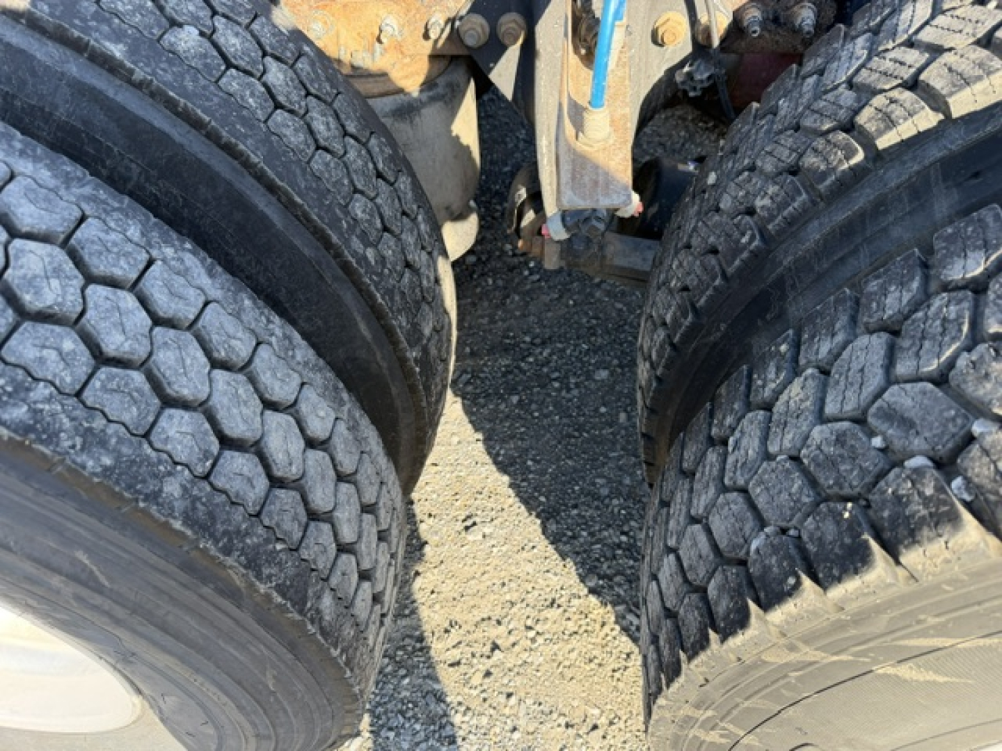 Freightliner Cascadia dual rear tractor tires and chassis components view