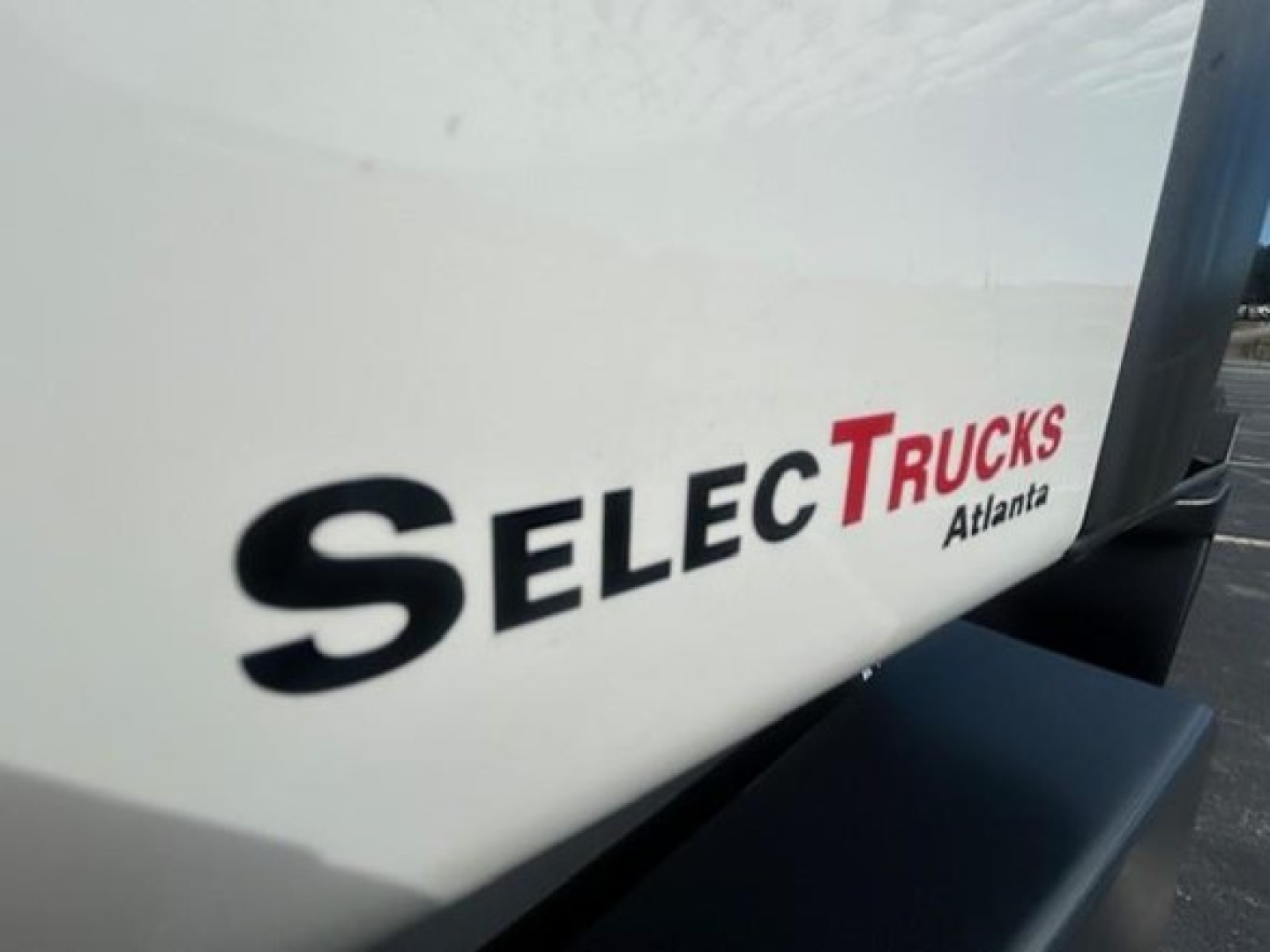 Selector image shows SelectTrucks Atlanta logo on a white truck side panel; part of Freightliner Cascadia 116 listing.