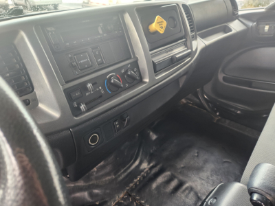 Air brakes / AM / FM radio w/ Bluetooth