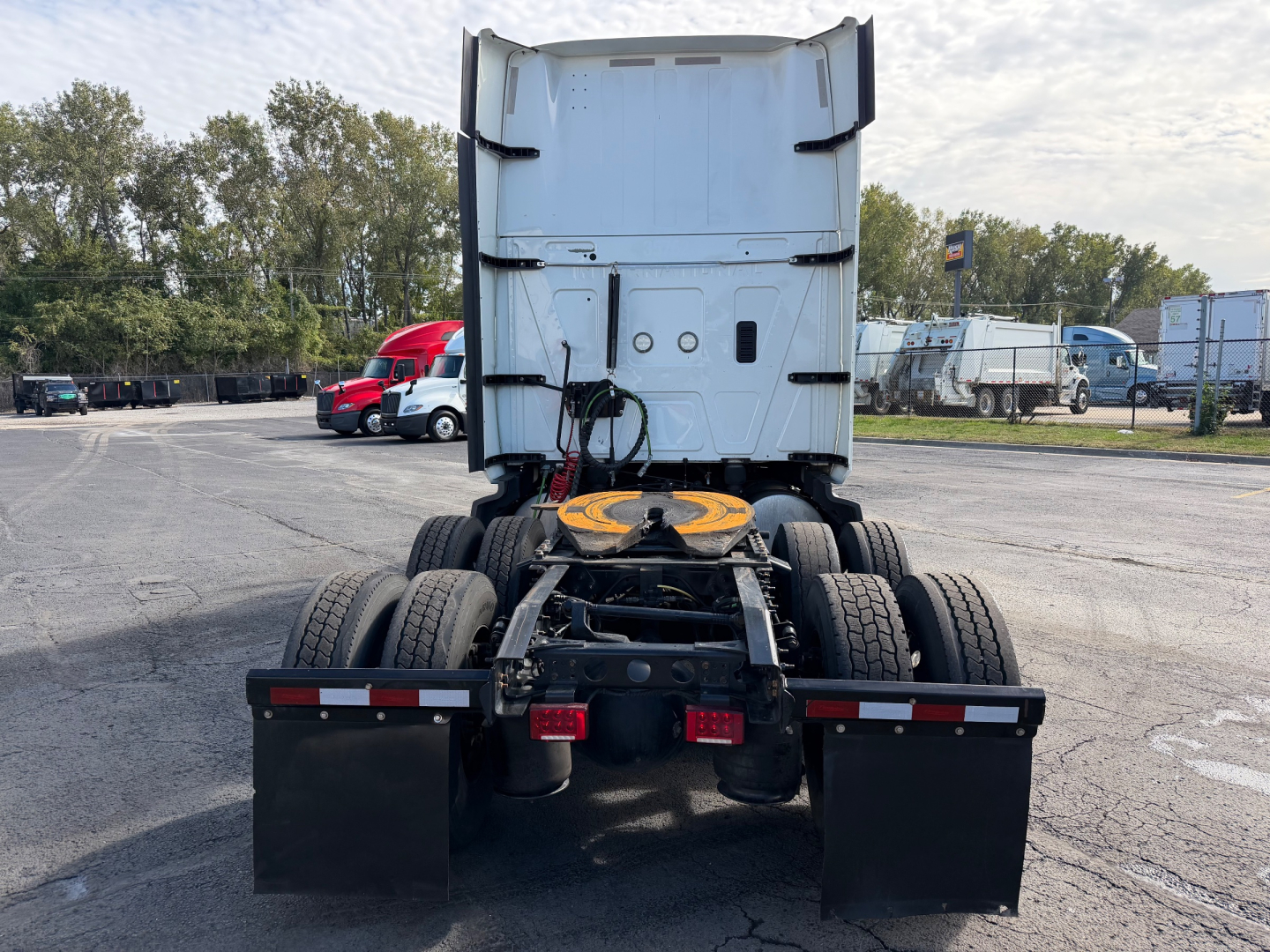 Truck rear view showing fifth wheel and dual rear axles for a 2021 International LT625.