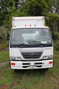  UD2300 series box truck front view showing Nissan Diesel UD badge and headlights with windshield, license plate R3701, and box body.